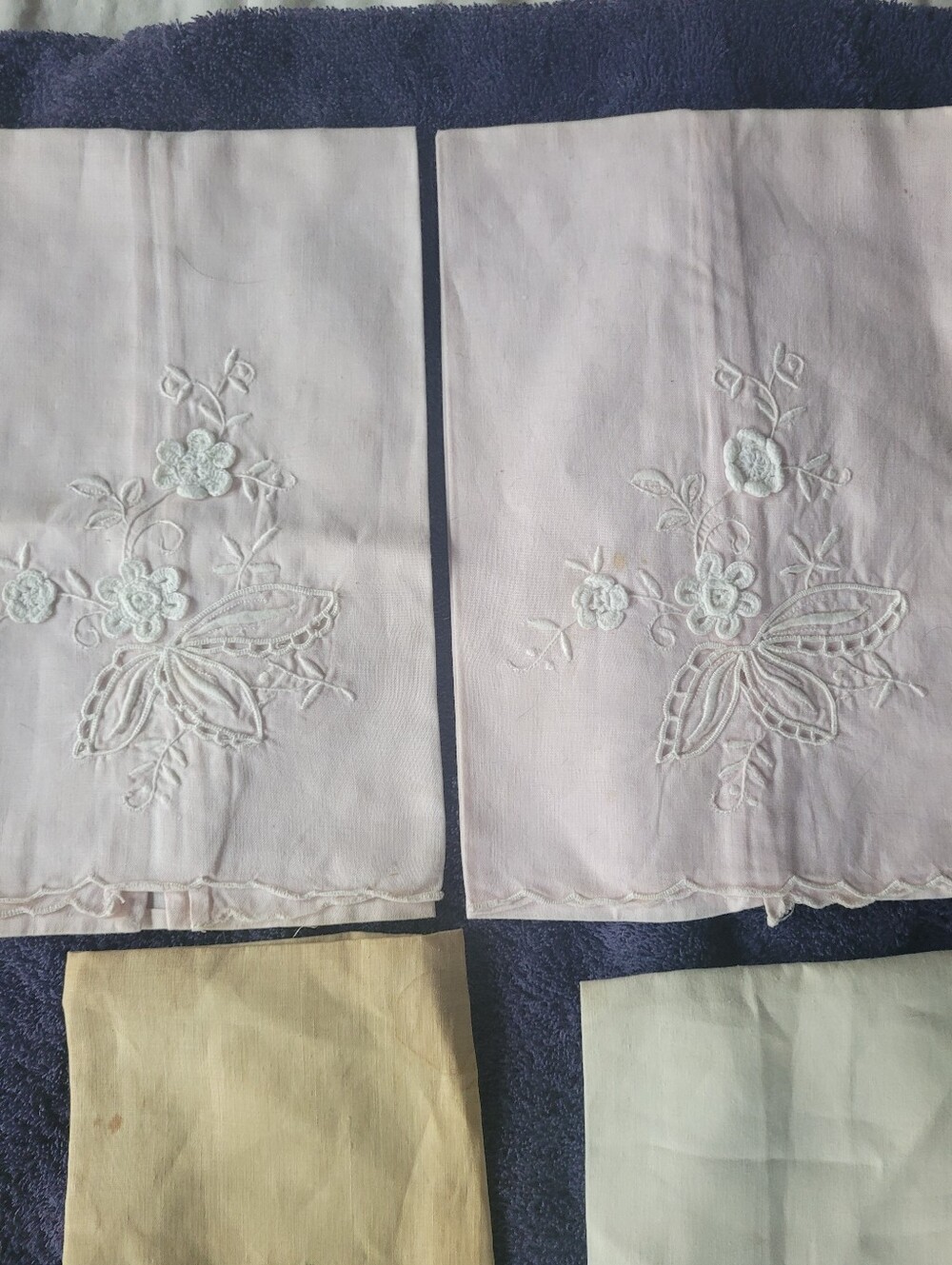 Vintage Embroidered Linen Napkins and Handkerchiefs - Pastel Pink Floral Mix - Picture 2 of 7